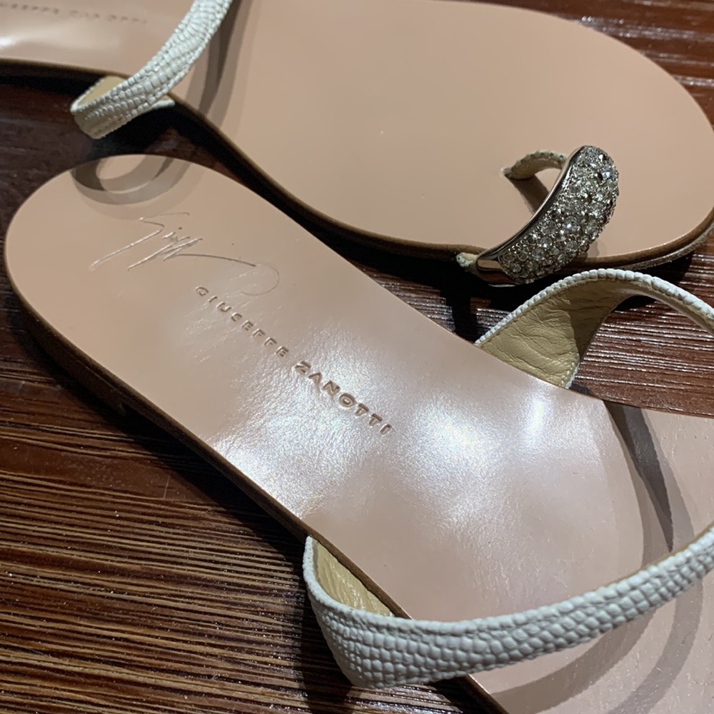 Beautiful Designer Rhinestone sandals - Picture 3 of 6